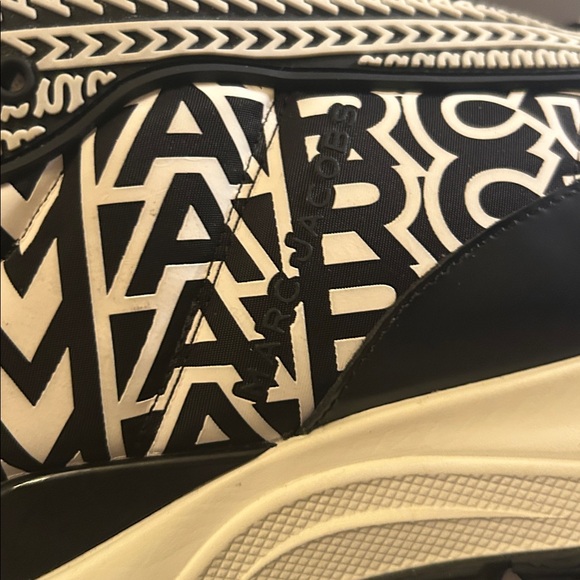 Marc Jacobs Monogram Lazy Runner Sneakers – Black & White Men’s 12 / Women’s 13 - Picture 8 of 9